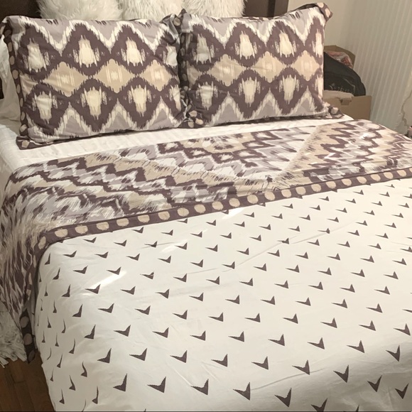 Urban outfitters duvet cover set boho print size queen